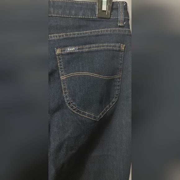 Lee Women's Instantly Slim Straight Leg Jeans 6 Petite NWOT - Picture 7 of 11